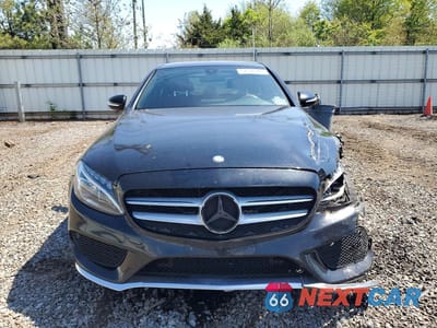 Piąte zdjęcie samochodu w środku: 2015 MERCEDES-BENZ C 300 4MATIC VIN:55SWF4KB1FU060456 - miniatura