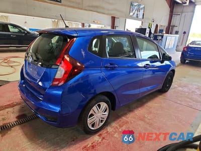 Trzecie zdjęcie samochodu z tyłu: 2020 HONDA FIT LX VIN:3HGGK5H4XLM718168 - miniatura