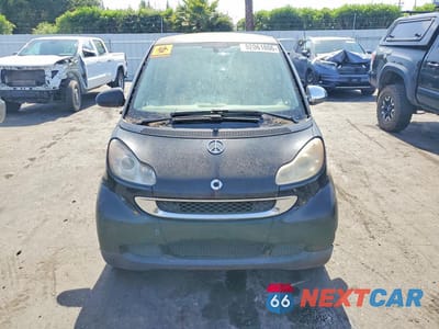 Piąte zdjęcie samochodu w środku: 2011 SMART FORTWO PURE VIN:WMEEJ3BA0BK428069 - miniatura