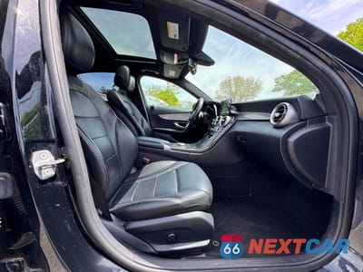 Piąte zdjęcie samochodu w środku: 2019 MERCEDES-BENZ C 300 4MATIC VIN:55SWF8EB0KU315837 - miniatura