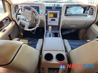 Zdjęcie 8 z 14 samochodu: 2010 LINCOLN NAVIGATOR L VIN:5LMJJ3H59AEJ10268 - miniatura