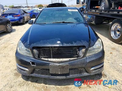 Piąte zdjęcie samochodu w środku: 2014 MERCEDES-BENZ C 250 VIN:WDDGF4HB3EG249441 - miniatura