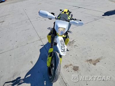 Drugie zdjęcie samochodu z przodu: 2024 HUSQVARNA SUPERMOTO 701 VIN:VBKUSV407RM765245 - miniatura
