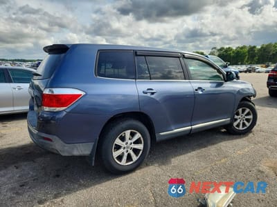 Trzecie zdjęcie samochodu z tyłu: 2012 TOYOTA HIGHLANDER BASE VIN:5TDZK3EH0CS060945 - miniatura