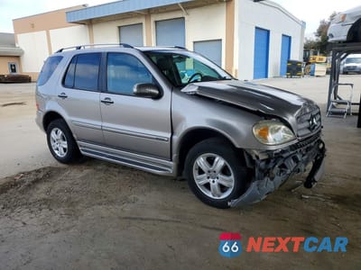 Czwarte zdjęcie samochodu z boku: 2005 MERCEDES-BENZ ML 350 VIN:4JGAB57E65A548403 - miniatura
