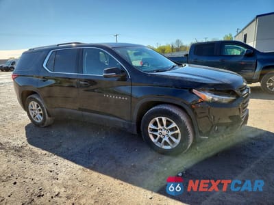 Czwarte zdjęcie samochodu z boku: 2018 CHEVROLET TRAVERSE LT VIN:1GNERGKW1JJ145752 - miniatura