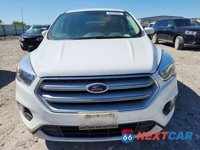 Piąte zdjęcie samochodu w środku: 2019 FORD ESCAPE SE VIN:1FMCU0GD1KUC35606 - miniatura