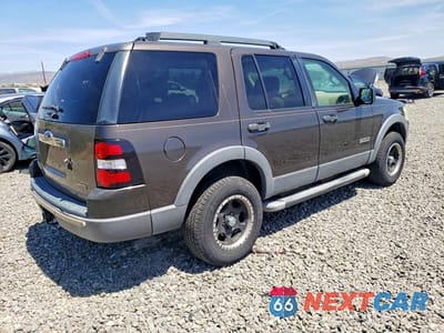 Trzecie zdjęcie samochodu z tyłu: 2006 FORD EXPLORER XLT VIN:1FMEU73E56UB12431 - miniatura