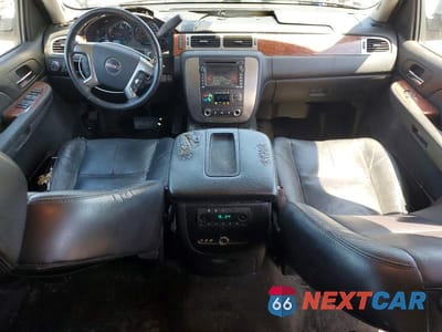 Zdjęcie 8 z 13 samochodu: 2007 GMC YUKON XL C1500 VIN:1GKFC16087R243399 - miniatura