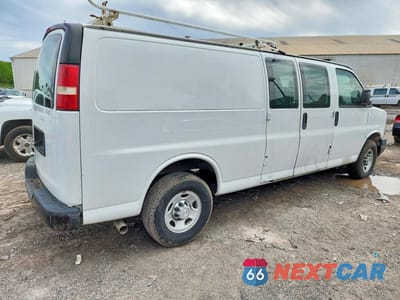 Trzecie zdjęcie samochodu z tyłu: 2015 CHEVROLET EXPRESS G2500 VIN:1GCWGGCF2F1211525 - miniatura