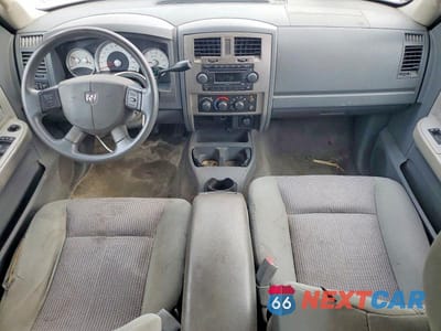 Zdjęcie 8 z 12 samochodu: 2007 DODGE DAKOTA QUAD SLT VIN:1D7HW48K27S128744 - miniatura