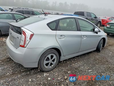 Trzecie zdjęcie samochodu z tyłu: 2013 TOYOTA PRIUS THREE VIN:JTDKN3DU6D0346987 - miniatura