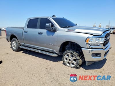 Czwarte zdjęcie samochodu z boku: 2024 RAM 2500 BIG HORN VIN:3C6UR5DJ8RG323509 - miniatura