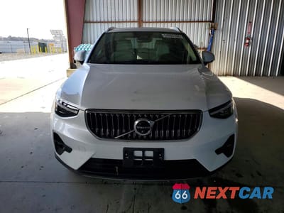 Piąte zdjęcie samochodu w środku: 2023 VOLVO XC40 ULTIMATE VIN:YV4L12UA3P2981476 - miniatura