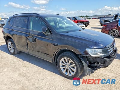 Czwarte zdjęcie samochodu z boku: 2020 VOLKSWAGEN TIGUAN S VIN:3VV1B7AX1LM013636 - miniatura