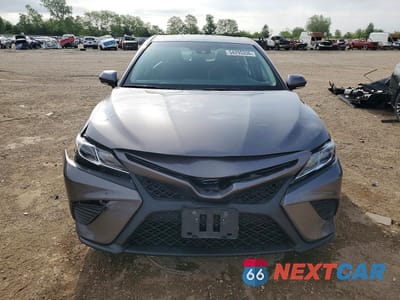 Piąte zdjęcie samochodu w środku: 2018 TOYOTA CAMRY HYBRID SE VIN:4T1B21HK7JU003823 - miniatura