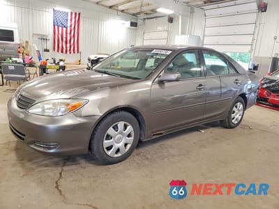 2002 TOYOTA CAMRY LE 4T1BE32KX2U536407 - główne zdjęcie licytacji z USA - miniatura