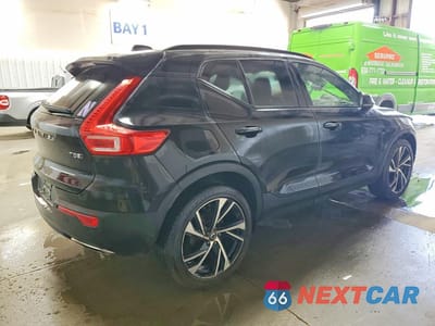 Trzecie zdjęcie samochodu z tyłu: 2020 VOLVO XC40 T5 R-DESIGN VIN:YV4162UM8L2274919 - miniatura