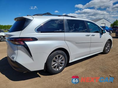 Trzecie zdjęcie samochodu z tyłu: 2024 TOYOTA SIENNA XLE 7-PASSENGER VIN:5TDJSKFC9RS128310 - miniatura