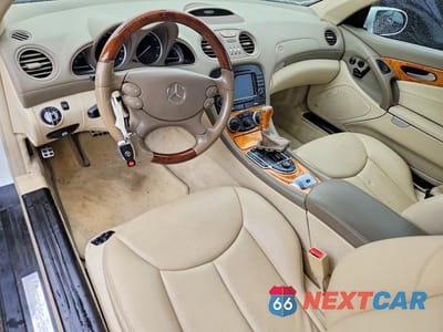 Zdjęcie 8 z 12 samochodu: 2007 MERCEDES-BENZ SL 550 VIN:WDBSK71F17F121608 - miniatura