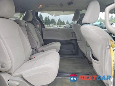 Zdjęcie 11 z 14 samochodu: 2018 TOYOTA SIENNA LE VIN:5TDKZ3DC1JS904751 - miniatura