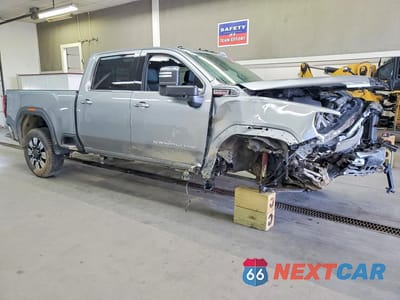 Czwarte zdjęcie samochodu z boku: 2025 GMC SIERRA K2500 DENALI VIN:1GT4UREY9SF325108 - miniatura