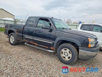 Czwarte zdjęcie samochodu z boku: 2005 CHEVROLET SILVERADO K1500 VIN:1GCEK19B25Z146090 - miniatura