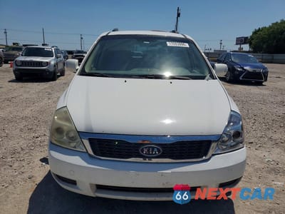 Piąte zdjęcie samochodu w środku: 2011 KIA SEDONA LX VIN:KNDMG4C77B6385862 - miniatura
