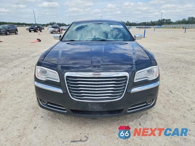 Piąte zdjęcie samochodu w środku: 2014 CHRYSLER 300 VIN:2C3CCAAG3EH327554 - miniatura