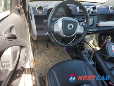 Zdjęcie 8 z 12 samochodu: 2012 SMART FORTWO PURE VIN:WMEEJ3BA1CK574384 - miniatura