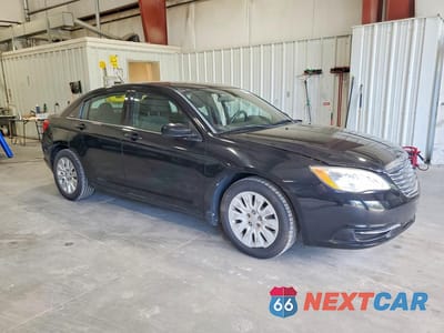 Czwarte zdjęcie samochodu z boku: 2012 CHRYSLER 200 LX VIN:1C3CCBABXCN125583 - miniatura