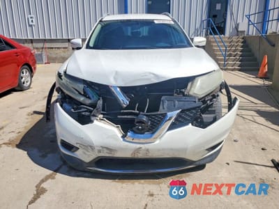Piąte zdjęcie samochodu w środku: 2014 NISSAN ROGUE SV VIN:5N1AT2ML2EC773582 - miniatura