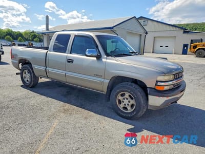 Czwarte zdjęcie samochodu z boku: 1999 CHEVROLET SILVERADO K1500 VIN:1GCEK19T3XE115983 - miniatura