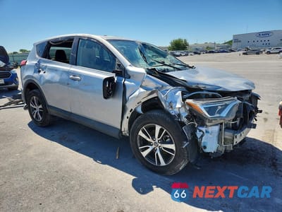 Czwarte zdjęcie samochodu z boku: 2018 TOYOTA RAV4 XLE VIN:2T3RFREV9JW813381 - miniatura