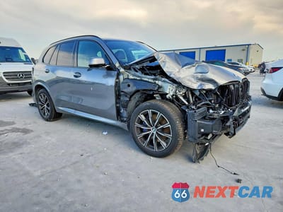 Czwarte zdjęcie samochodu z boku: 2025 BMW X5 XDRIVE40I VIN:5UX23EU01S9Z65552 - miniatura
