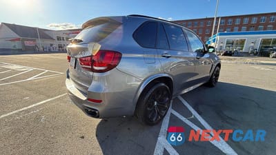 Czwarte zdjęcie samochodu z boku: 2017 BMW X5 XDRIVE35I VIN:5UXKR0C36H0V71913 - miniatura