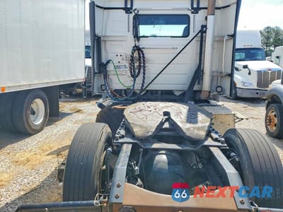 Zdjęcie 9 z 10 samochodu: 2017 VOLVO VNL SEMI TRUCK VIN:4V4N39TG4HN987988 - miniatura