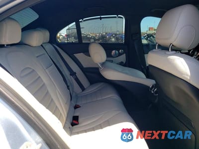 Zdjęcie 10 z 13 samochodu: 2015 MERCEDES-BENZ C 400 4MATIC VIN:55SWF6GBXFU025628 - miniatura