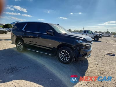 Czwarte zdjęcie samochodu z boku: 2021 CHEVROLET TAHOE C1500 LT VIN:1GNSCNKDXMR407104 - miniatura