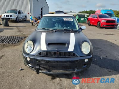 Piąte zdjęcie samochodu w środku: 2003 MINI COOPER S VIN:WMWRE33443TD65163 - miniatura