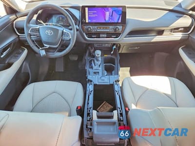Zdjęcie 8 z 14 samochodu: 2024 TOYOTA GRAND HIGHLANDER XLE VIN:5TDAAAB50RS069152 - miniatura