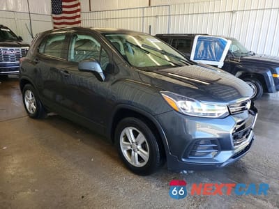 Czwarte zdjęcie samochodu z boku: 2019 CHEVROLET TRAX LS VIN:3GNCJKSB4KL258118 - miniatura