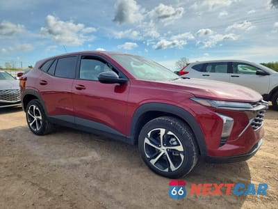 Czwarte zdjęcie samochodu z boku: 2025 CHEVROLET TRAX 1RS VIN:KL77LGEP5SC294840 - miniatura