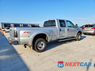 Trzecie zdjęcie samochodu z tyłu: 2004 FORD F350 SUPER DUTY VIN:1FTWW33PX4ED89547 - miniatura