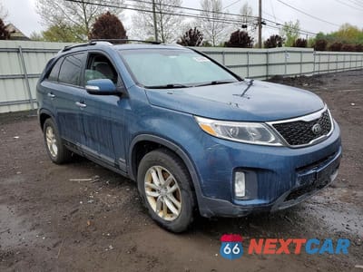 Czwarte zdjęcie samochodu z boku: 2015 KIA SORENTO LX VIN:5XYKTDA68FG604778 - miniatura