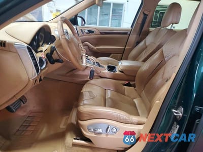 Zdjęcie 7 z 12 samochodu: 2011 PORSCHE CAYENNE S VIN:WP1AB2A27BLA46094 - miniatura