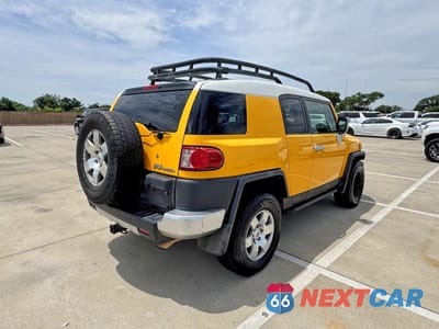Czwarte zdjęcie samochodu z boku: 2007 TOYOTA FJ CRUISER BASE VIN:JTEBU11FX70045071 - miniatura