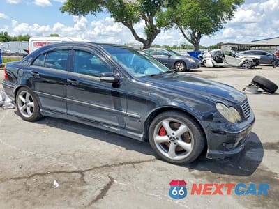 Czwarte zdjęcie samochodu z boku: 2005 MERCEDES-BENZ C 230K SPORT SEDAN VIN:WDBRF40J85F679931 - miniatura