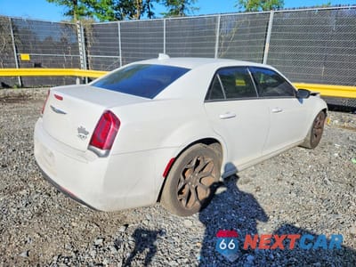 Trzecie zdjęcie samochodu z tyłu: 2019 CHRYSLER 300 TOURING VIN:2C3CCAAG8KH700888 - miniatura