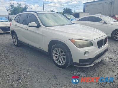 Czwarte zdjęcie samochodu z boku: 2015 BMW X1 XDRIVE28I VIN:WBAVL1C56FVY28752 - miniatura